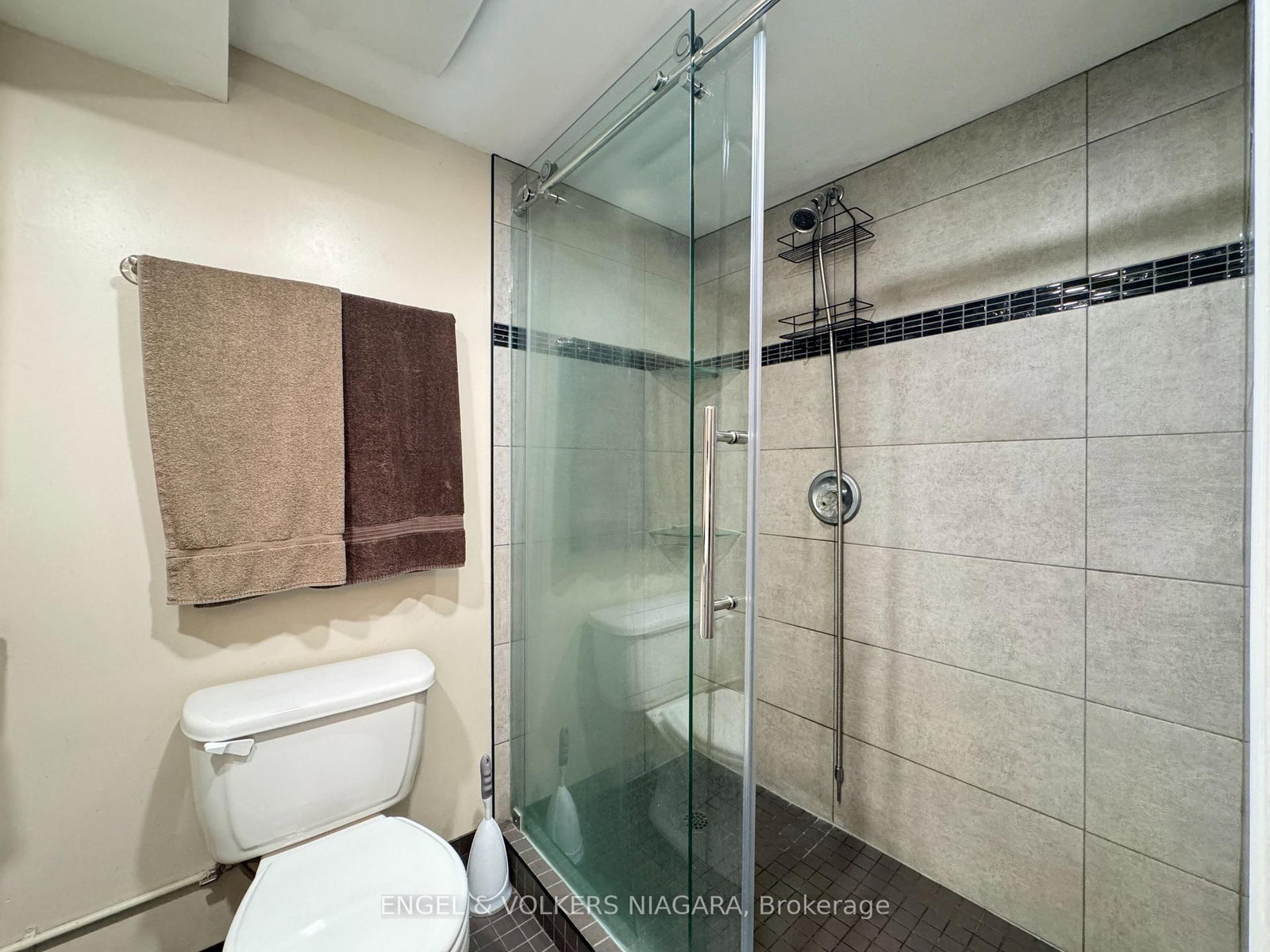 Detached House for sale at 61 Hamilton Street, St. Catharines, Ontario, L2S 1K8 - Western Hill - MLS: X12665886