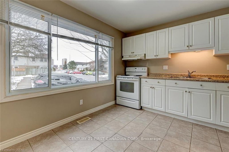 122 - 690 Little Grey St, London East, N5Z 4M9 | Image 3