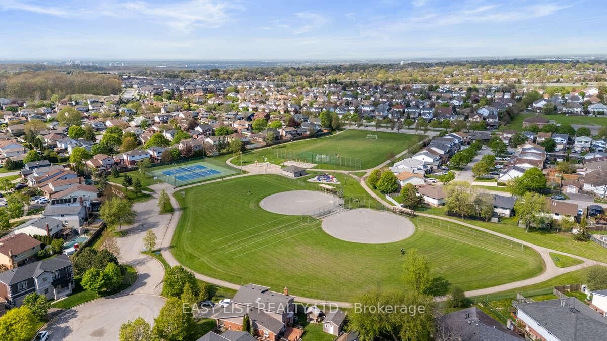 Townhouse for sale at 121 Ivy Crescent, Thorold, Ontario, L2V 0J9 - Confederation Heights - MLS: X12670096