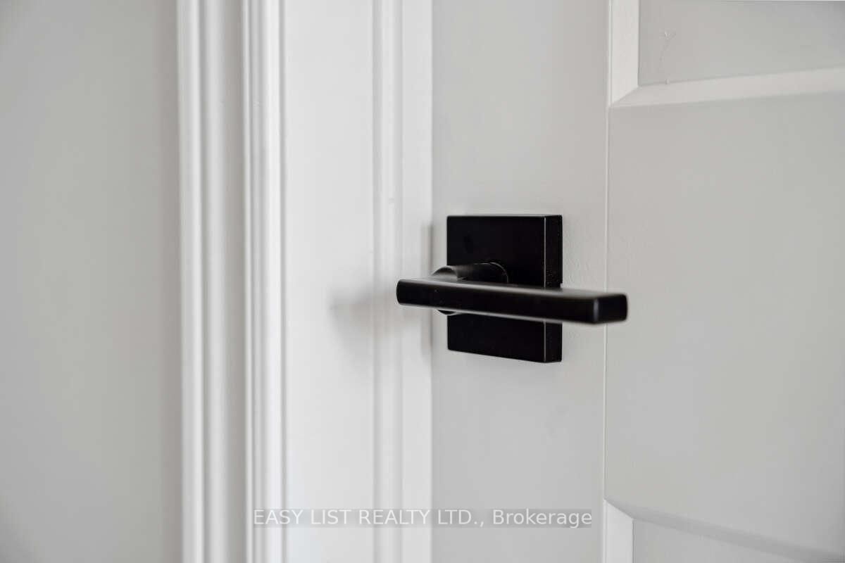 Townhouse for sale at 121 Ivy Crescent, Thorold, Ontario, L2V 0J9 - Confederation Heights - MLS: X12670096