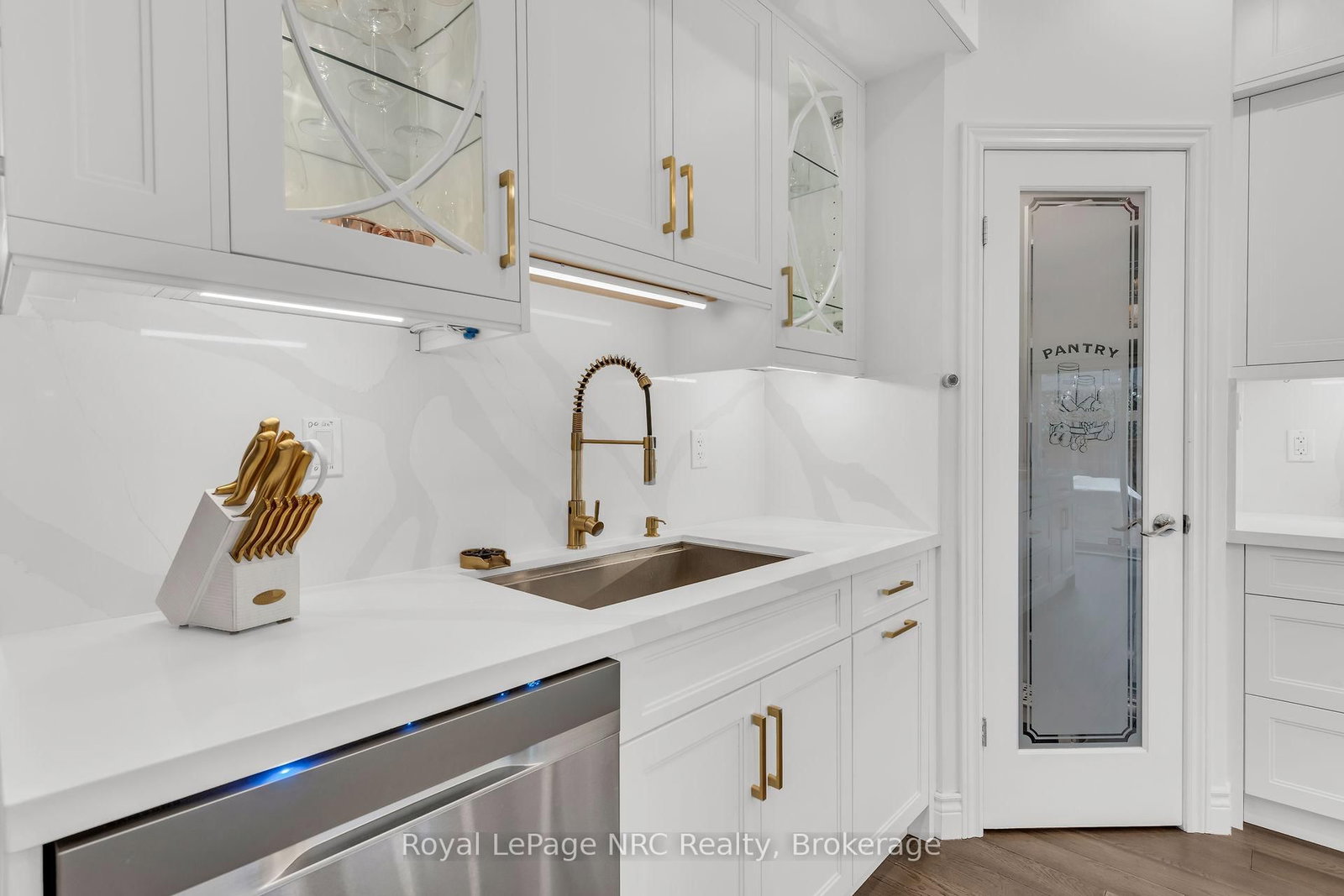 122 Shoreview Place - Photo 11