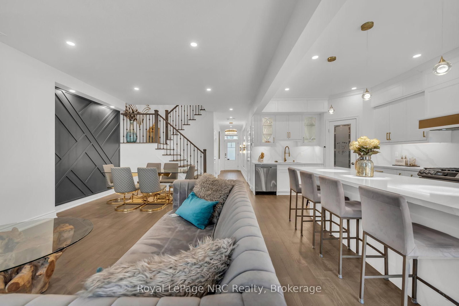 122 Shoreview Place - Photo 16