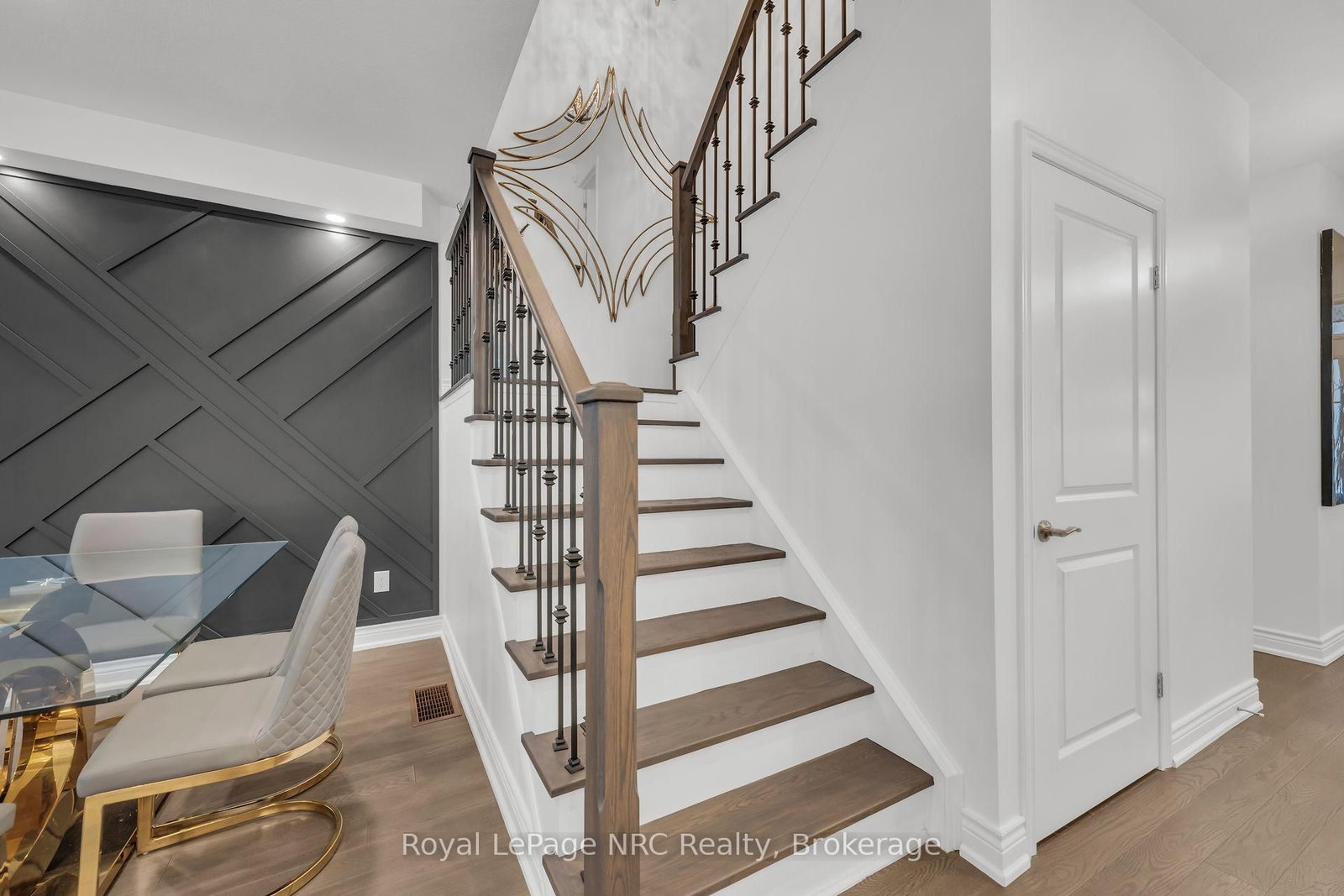 122 Shoreview Place - Photo 17