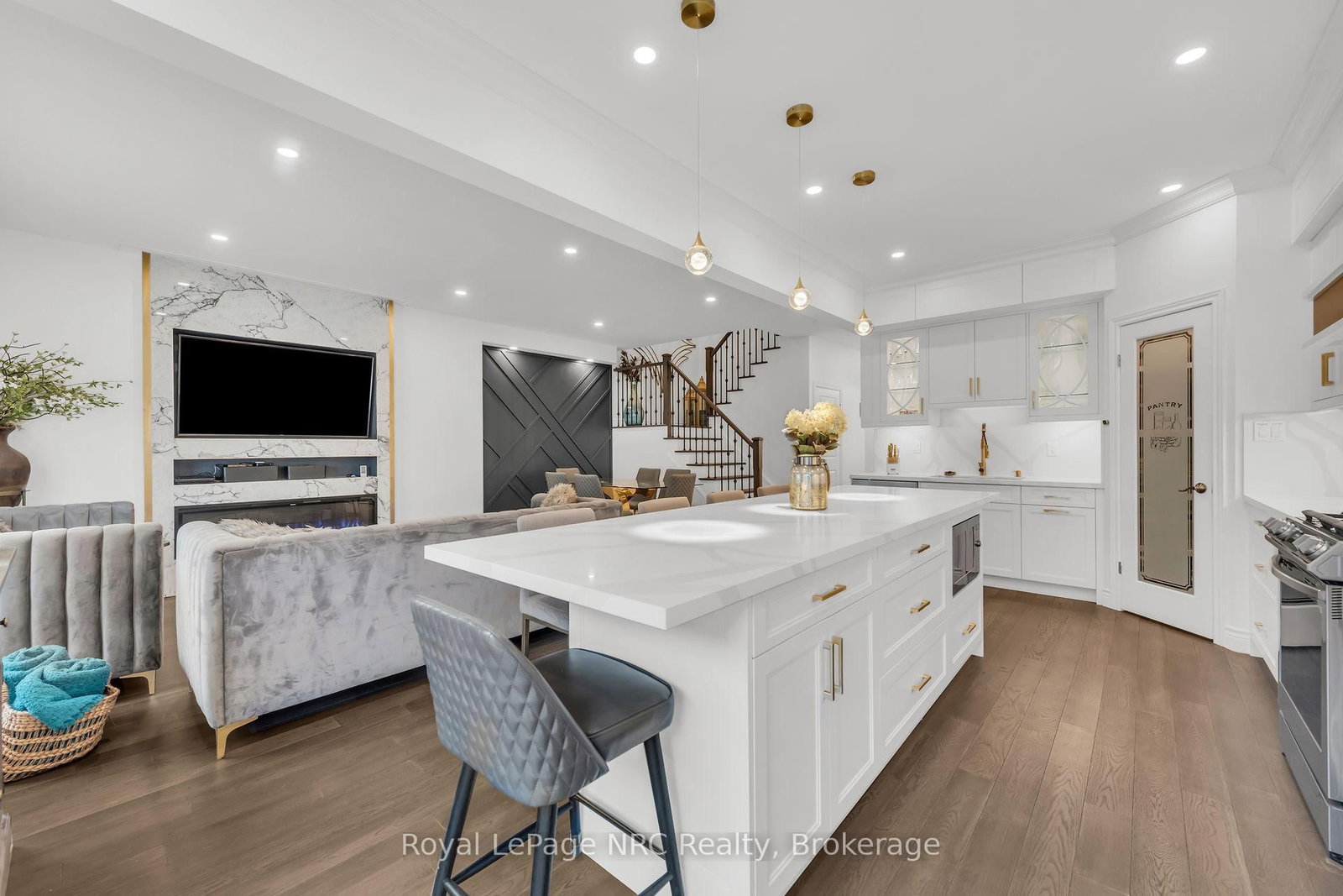 122 Shoreview Place - Photo 7