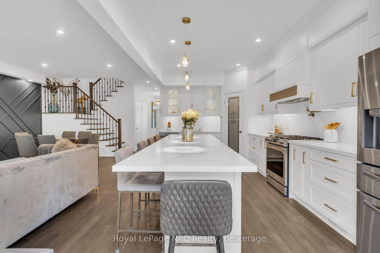 122 Shoreview Place - Photo 8