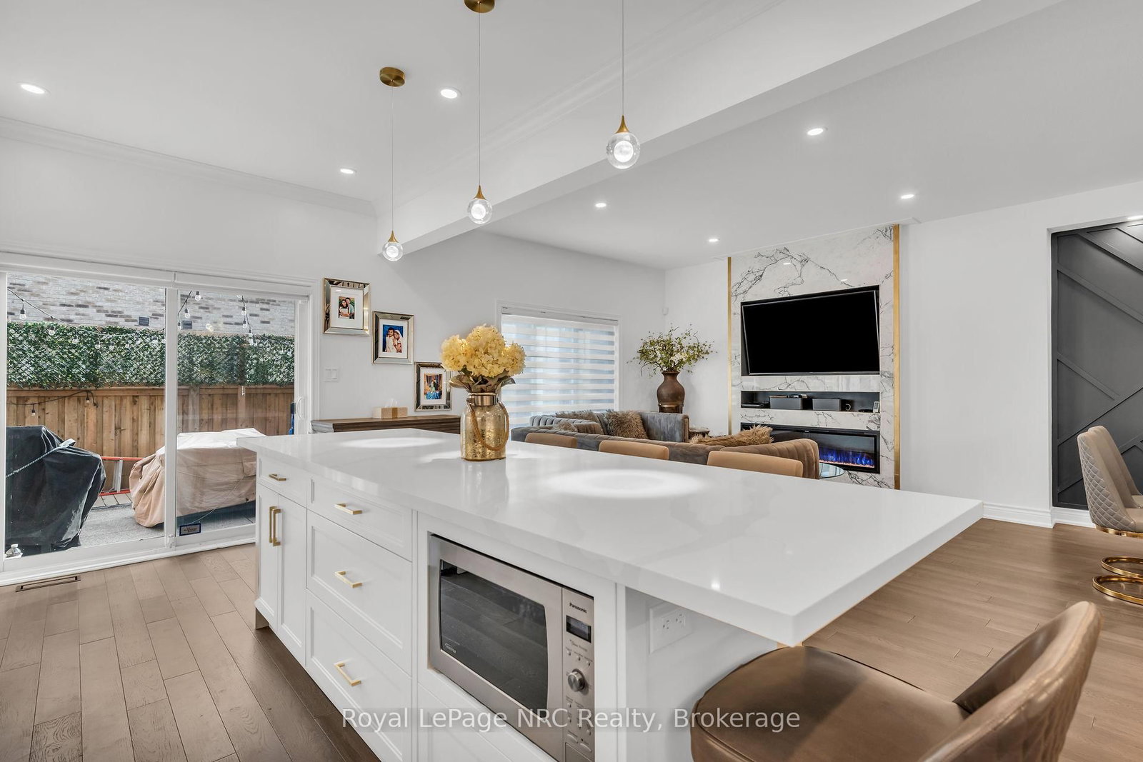 122 Shoreview Place - Photo 9