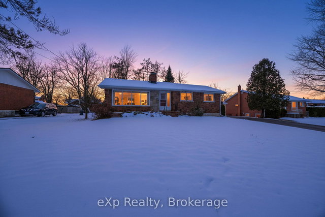 245 Victoria Street W