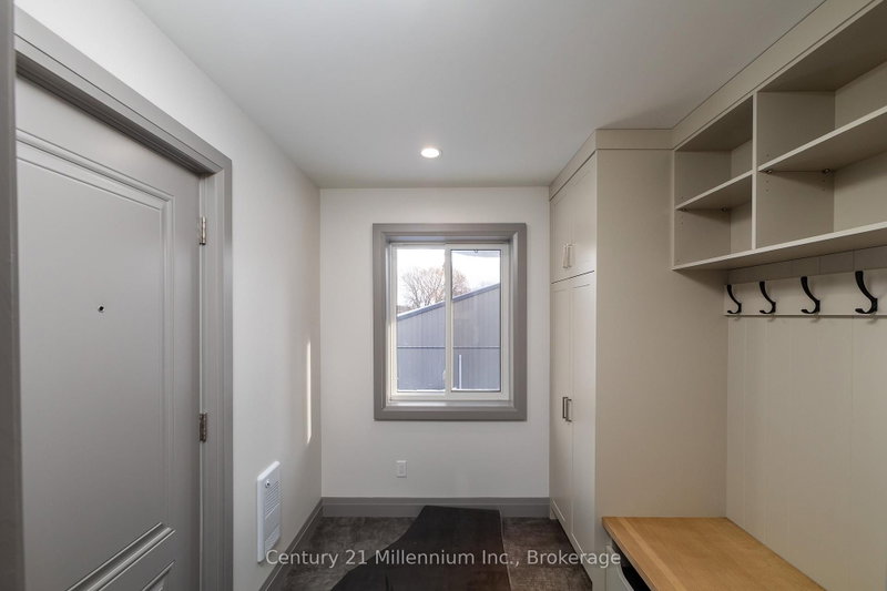 B - 413 Queen Street S