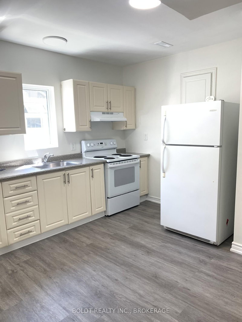 114 Lake St, St. Catharines, L2R 5X8 | Image 3