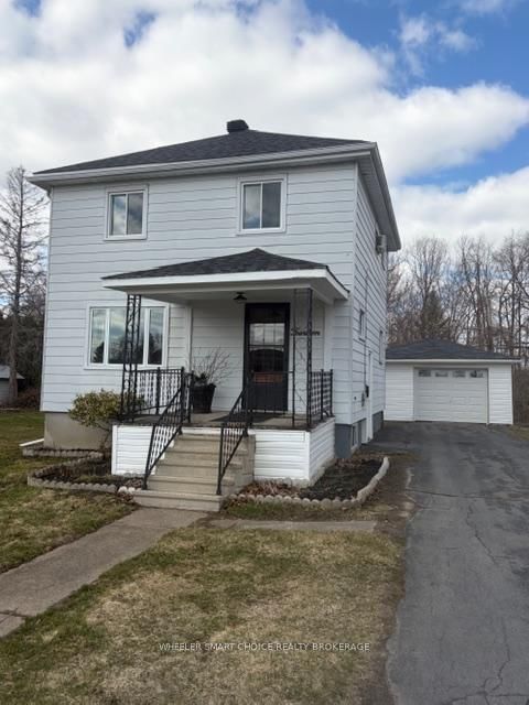 14 Saunders Avenue N