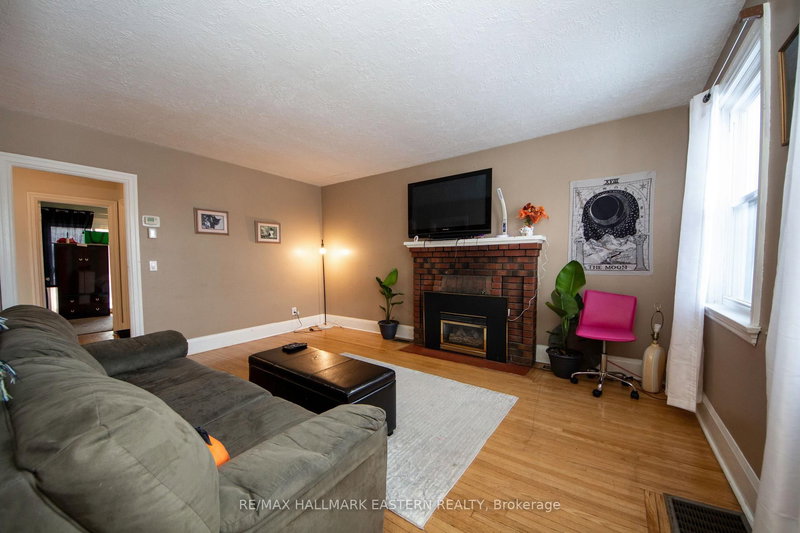 579 McCannan Ave, Peterborough, K9J 4J7 | Image 3