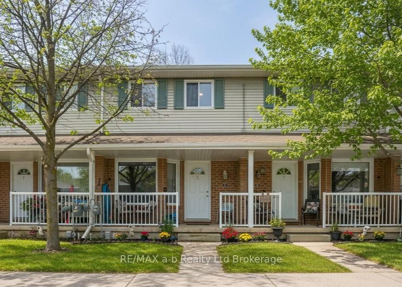 home for sale on 27-10 Dufferin Street