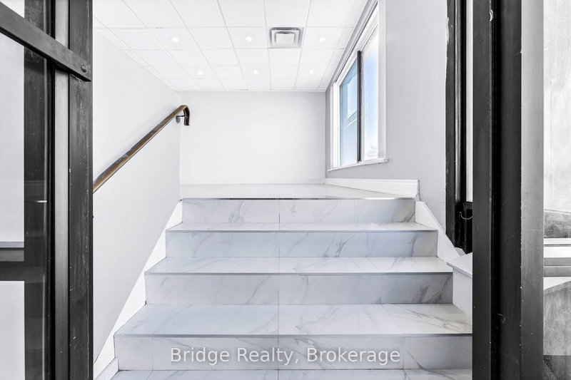 290 DUNDAS St, Woodstock, N4S 1B2 | Image 2