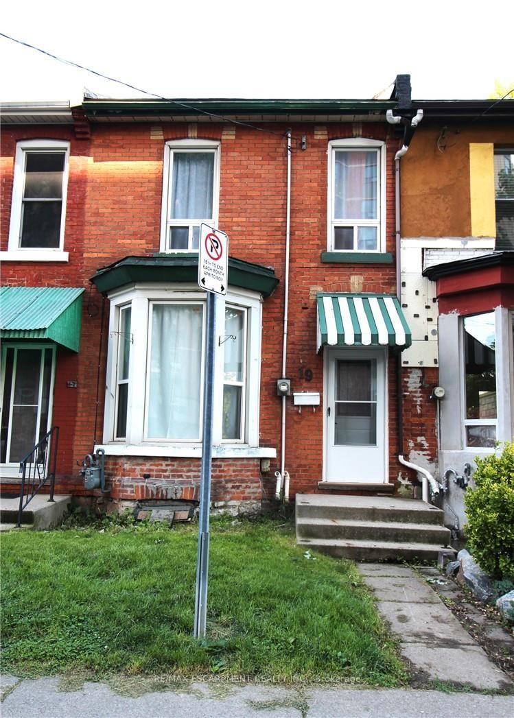 Townhouse for sale at 19 Emerald Street, Hamilton, Ontario, L8L 5J9 - Landsdale - MLS: X12674590