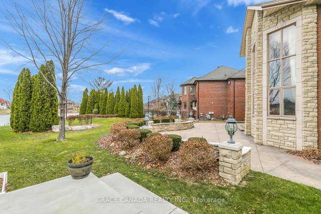 1585 Stoneybrook Crescent