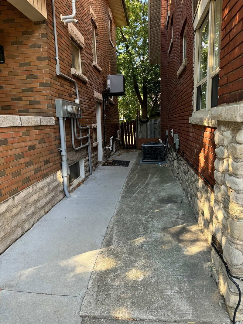 Lower - 266 Dalhousie St, Brantford, N3S 3V2 | Image 2