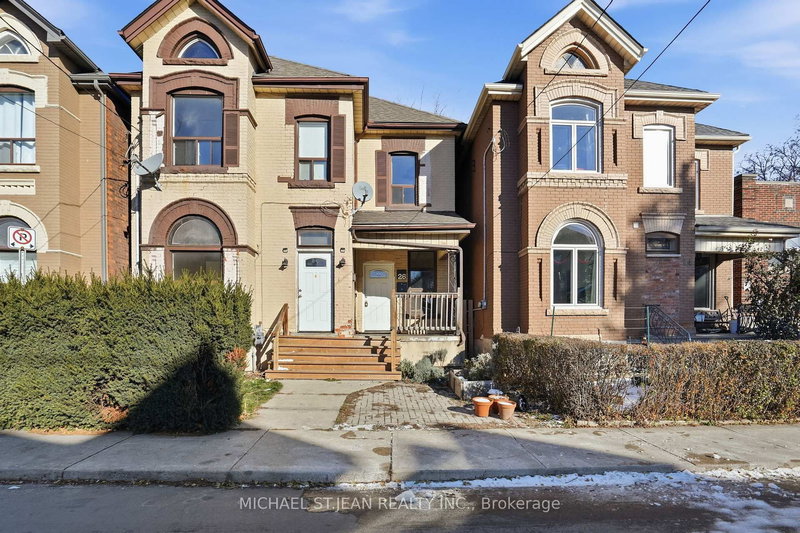 home for lease on Lower-26 Murray Street W