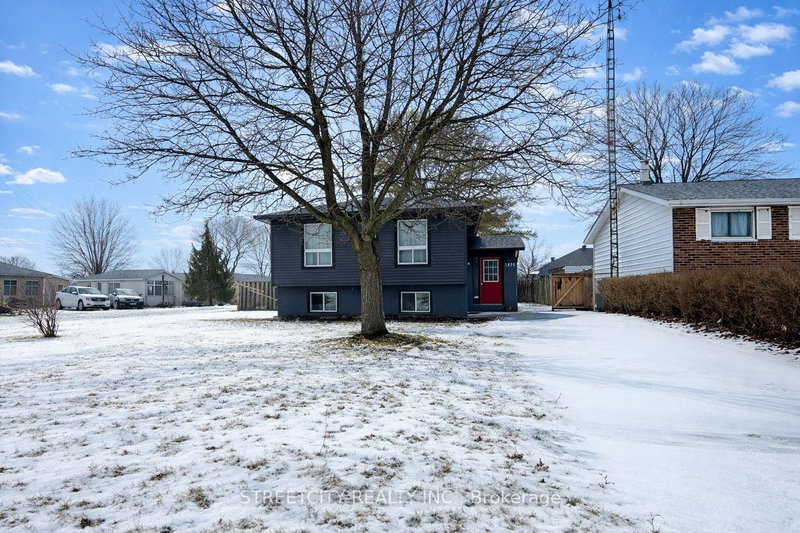 home for sale on 1578 Councillors Street