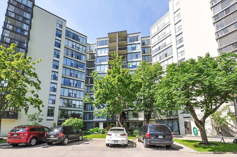 702 - 23 Woodlawn Road E