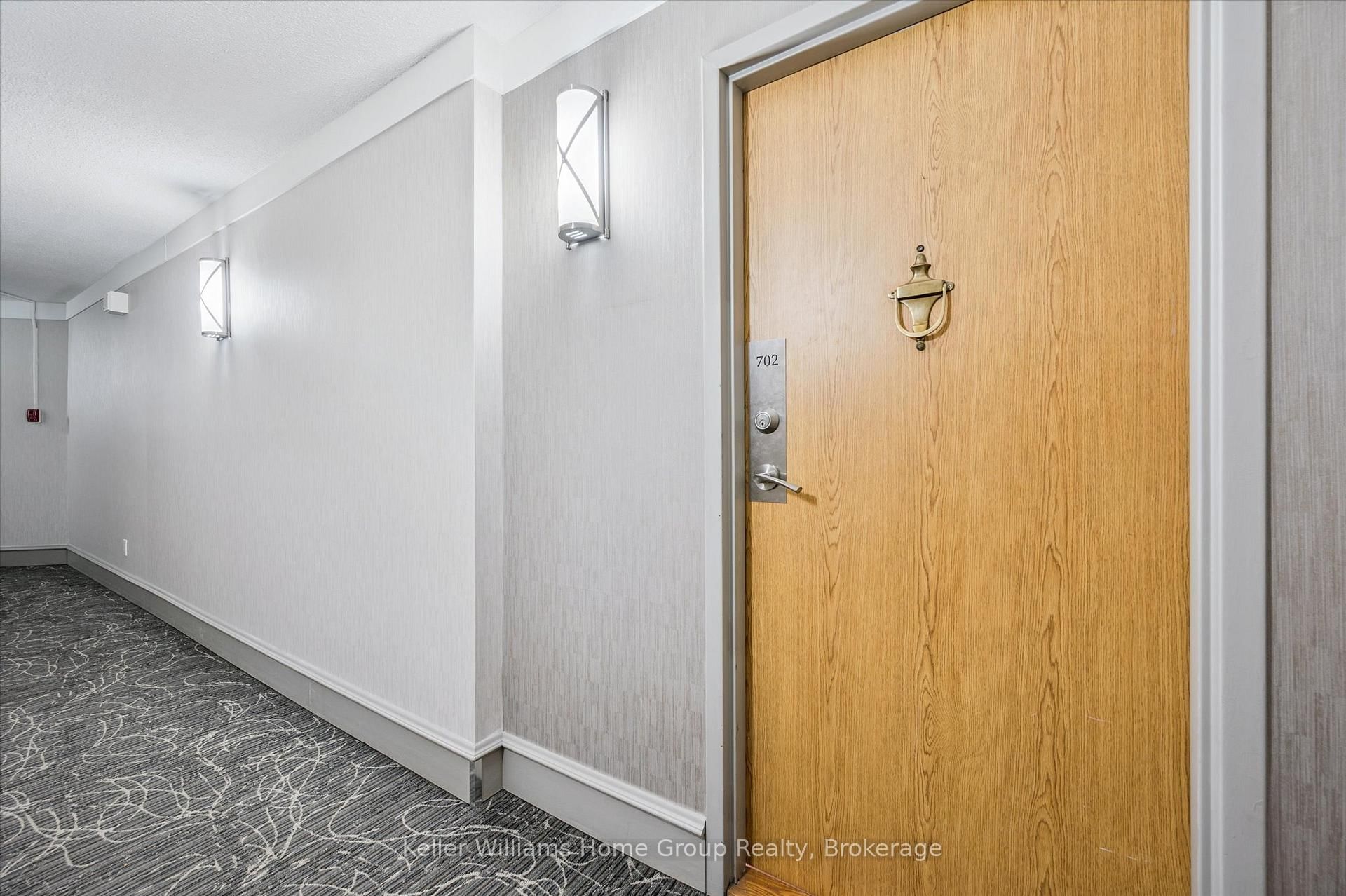 23 Woodlawn Road E, Unit 702