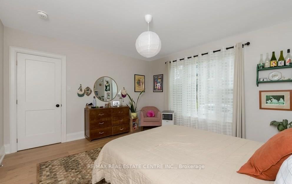 14 Young Street W - Photo 33