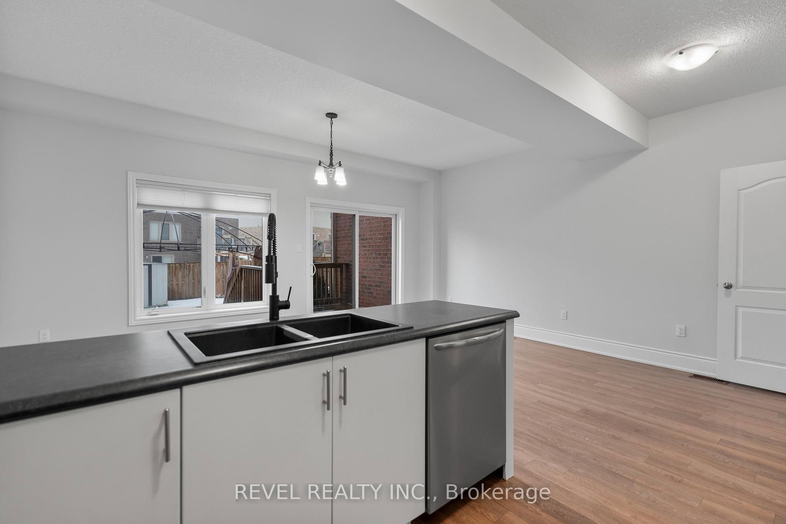 Townhouse for sale at 35 Sunset Way, Thorold, Ontario, L0S 1A0 - Rolling Meadows - MLS: X12676192