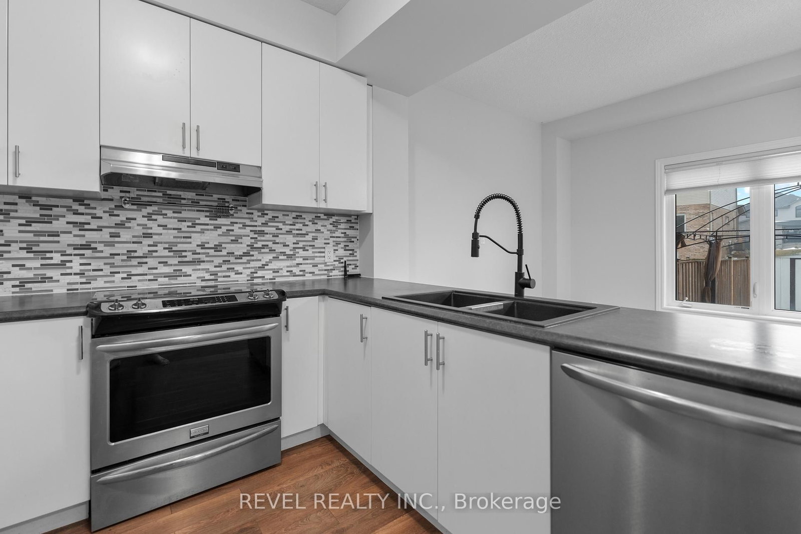 Townhouse for sale at 35 Sunset Way, Thorold, Ontario, L0S 1A0 - Rolling Meadows - MLS: X12676192