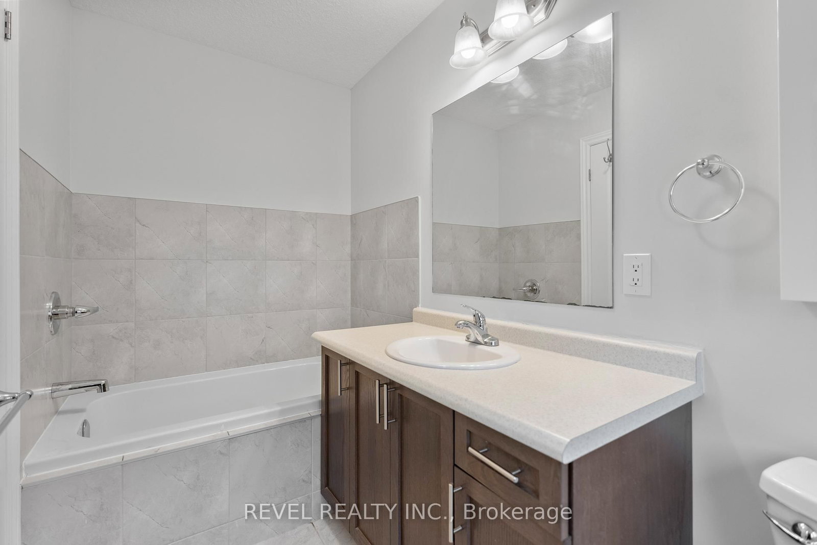 Townhouse for sale at 35 Sunset Way, Thorold, Ontario, L0S 1A0 - Rolling Meadows - MLS: X12676192