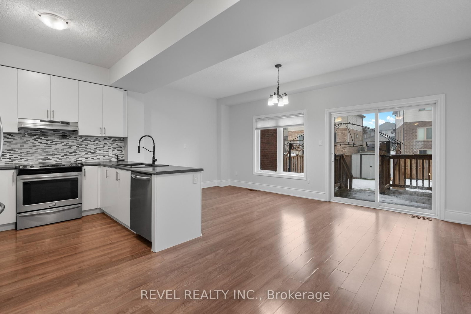 Townhouse for sale at 35 Sunset Way, Thorold, Ontario, L0S 1A0 - Rolling Meadows - MLS: X12676192