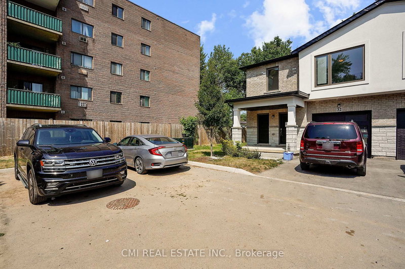 32 Alayche Tr, Welland, L3C 0J7 | Image 2