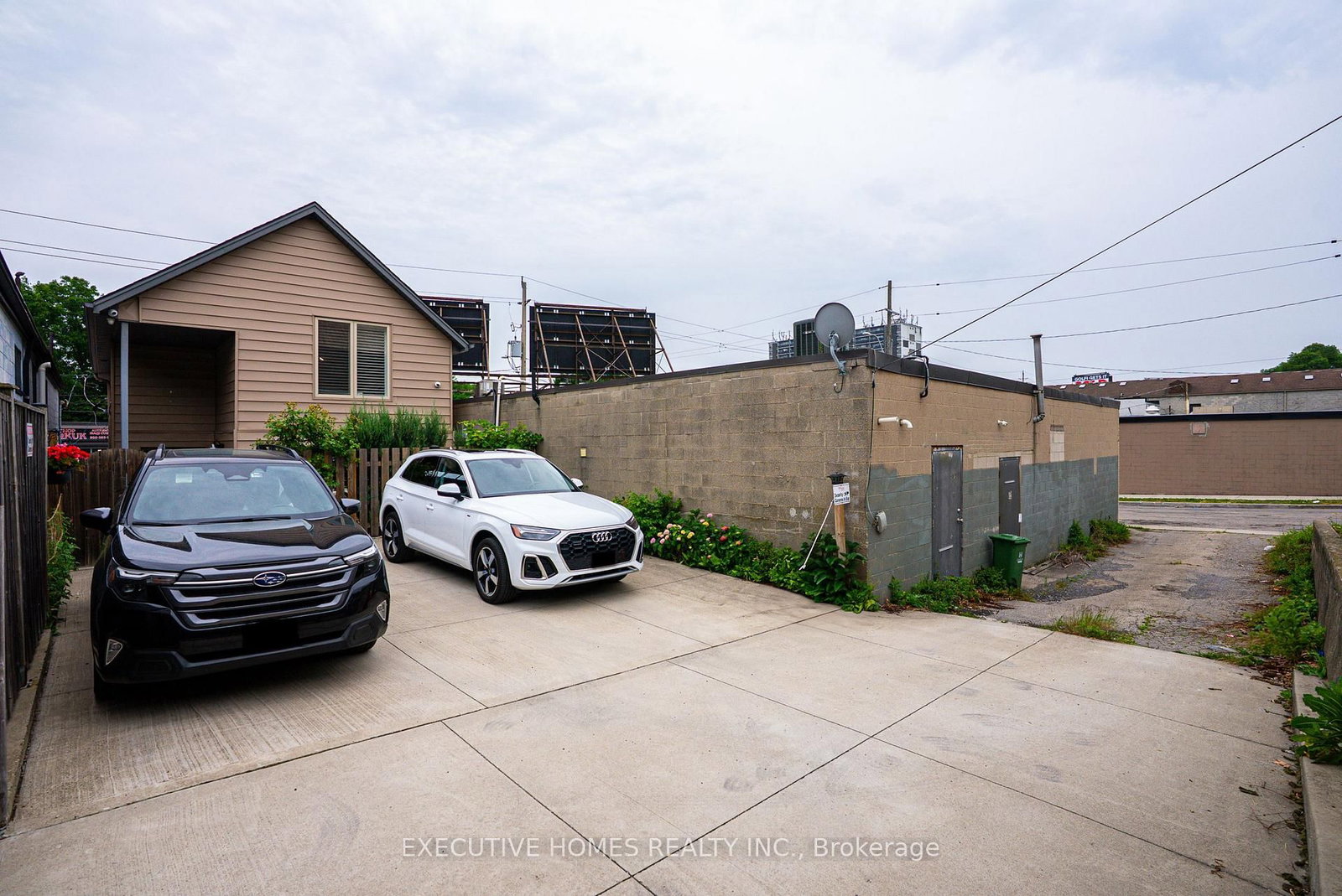 582 Upper James Street - Photo 30