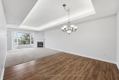 302-990 Golf Links Road, Hamilton, Ontario image-0-3