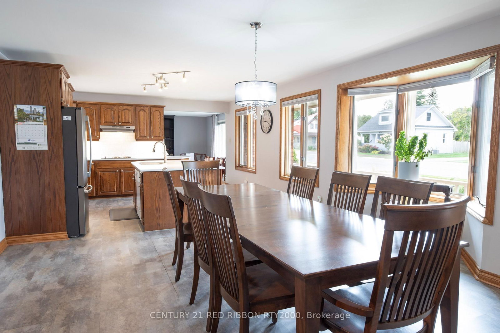 Detached House for sale at 51 Queen Street, Strathroy-Caradoc, Ontario, N7G 2H5 - SE - MLS: X12681200