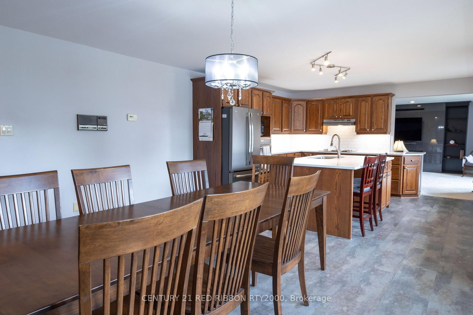 Detached House for sale at 51 Queen Street, Strathroy-Caradoc, Ontario, N7G 2H5 - SE - MLS: X12681200