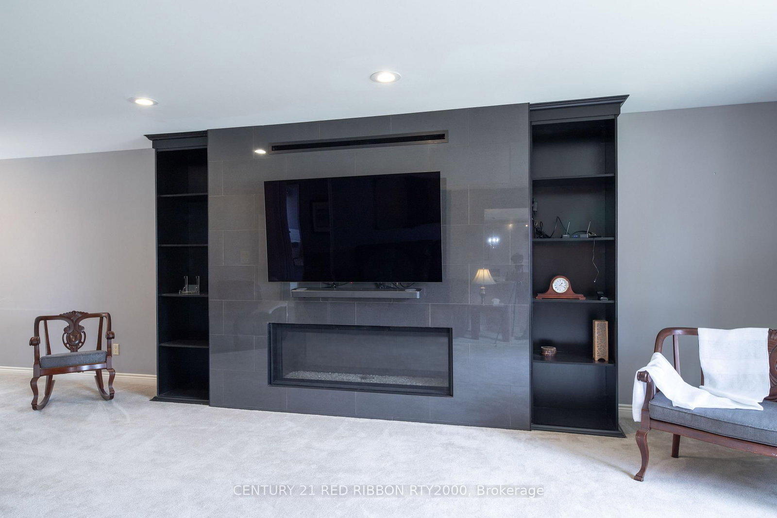 Detached House for sale at 51 Queen Street, Strathroy-Caradoc, Ontario, N7G 2H5 - SE - MLS: X12681200