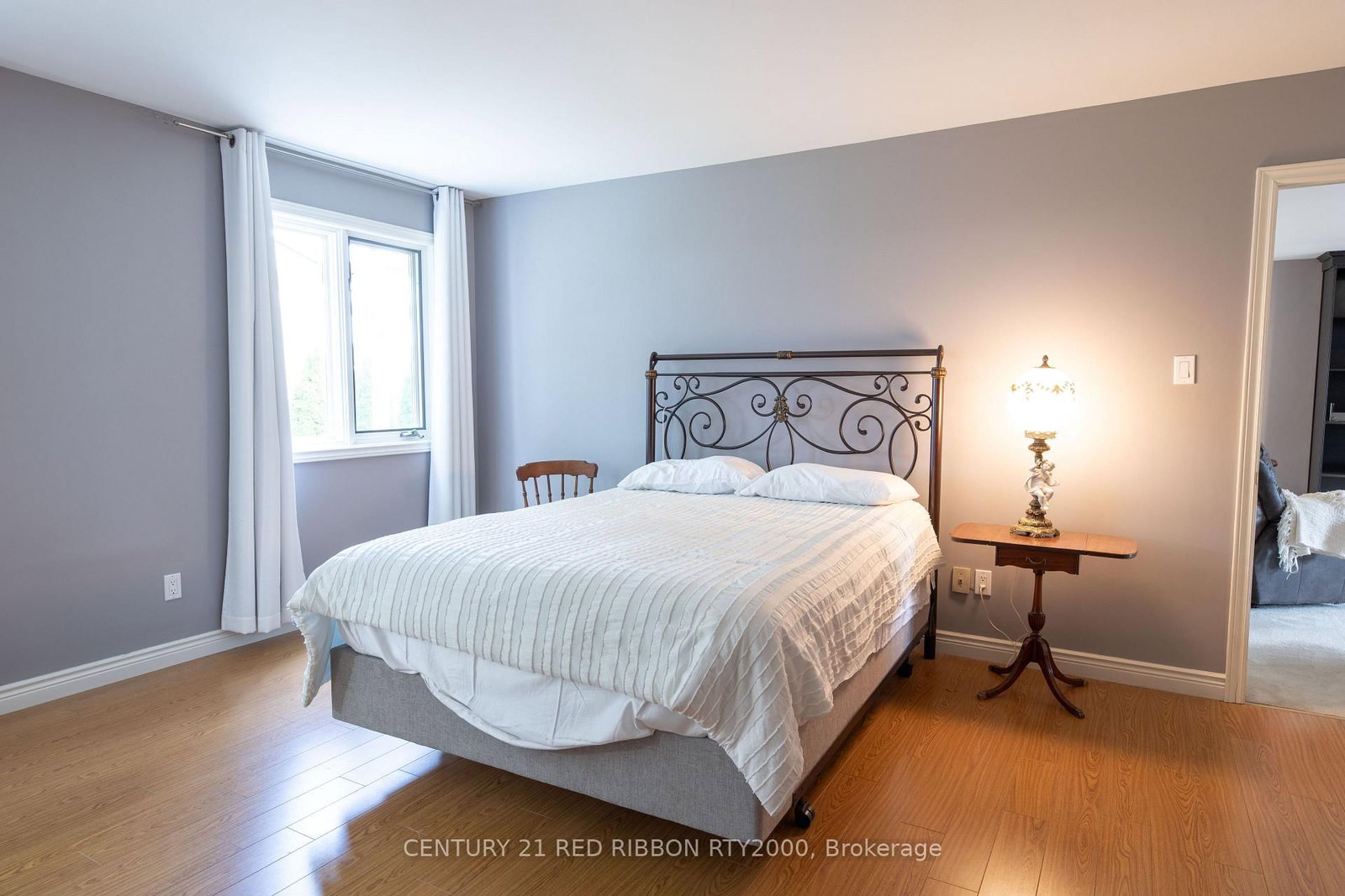 Detached House for sale at 51 Queen Street, Strathroy-Caradoc, Ontario, N7G 2H5 - SE - MLS: X12681200