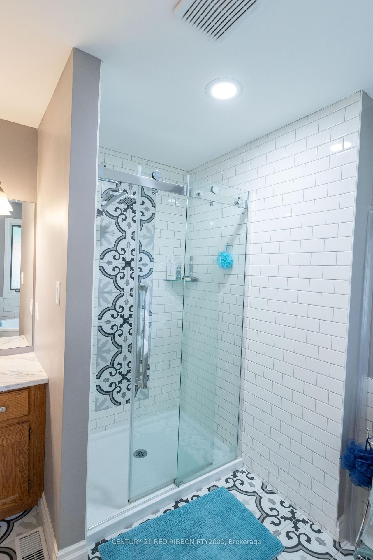 Detached House for sale at 51 Queen Street, Strathroy-Caradoc, Ontario, N7G 2H5 - SE - MLS: X12681200