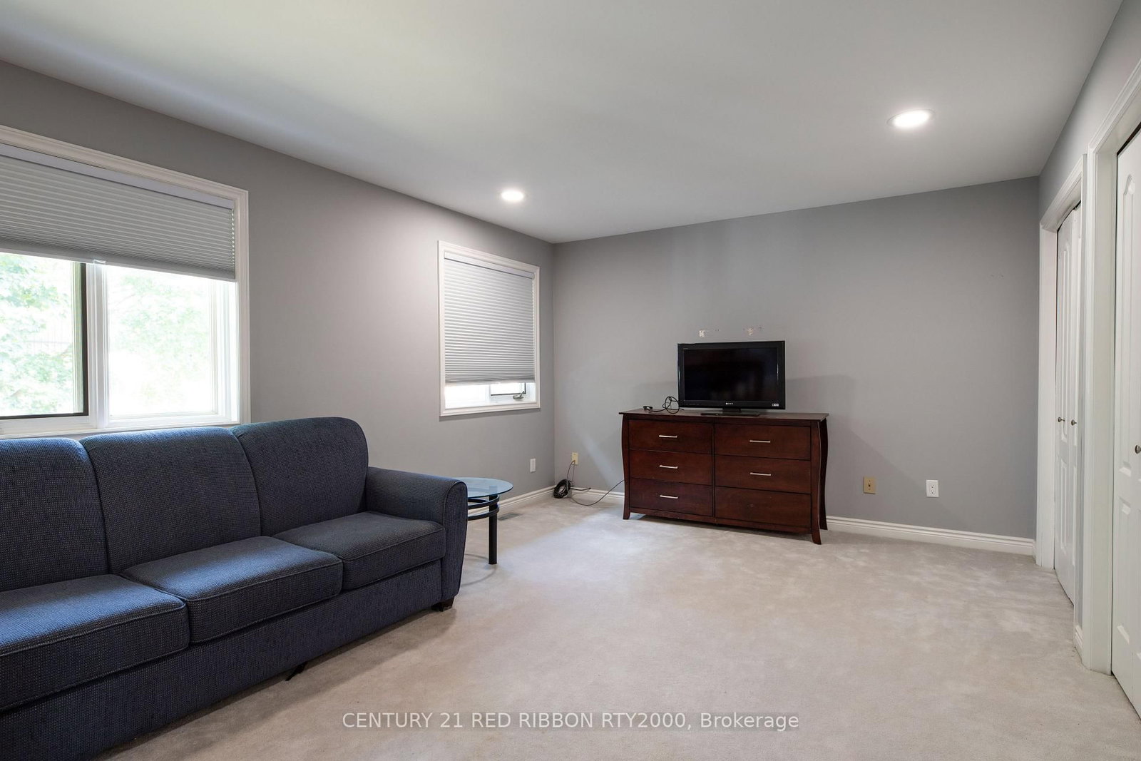 Detached House for sale at 51 Queen Street, Strathroy-Caradoc, Ontario, N7G 2H5 - SE - MLS: X12681200