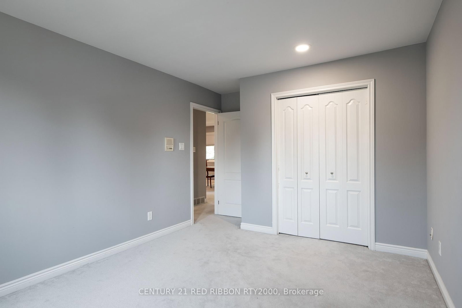 Detached House for sale at 51 Queen Street, Strathroy-Caradoc, Ontario, N7G 2H5 - SE - MLS: X12681200