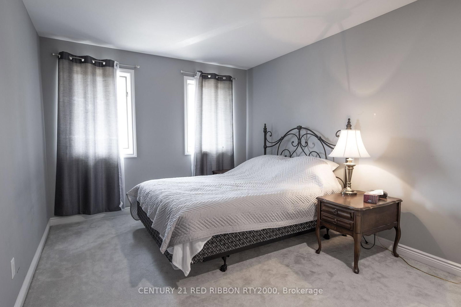 Detached House for sale at 51 Queen Street, Strathroy-Caradoc, Ontario, N7G 2H5 - SE - MLS: X12681200