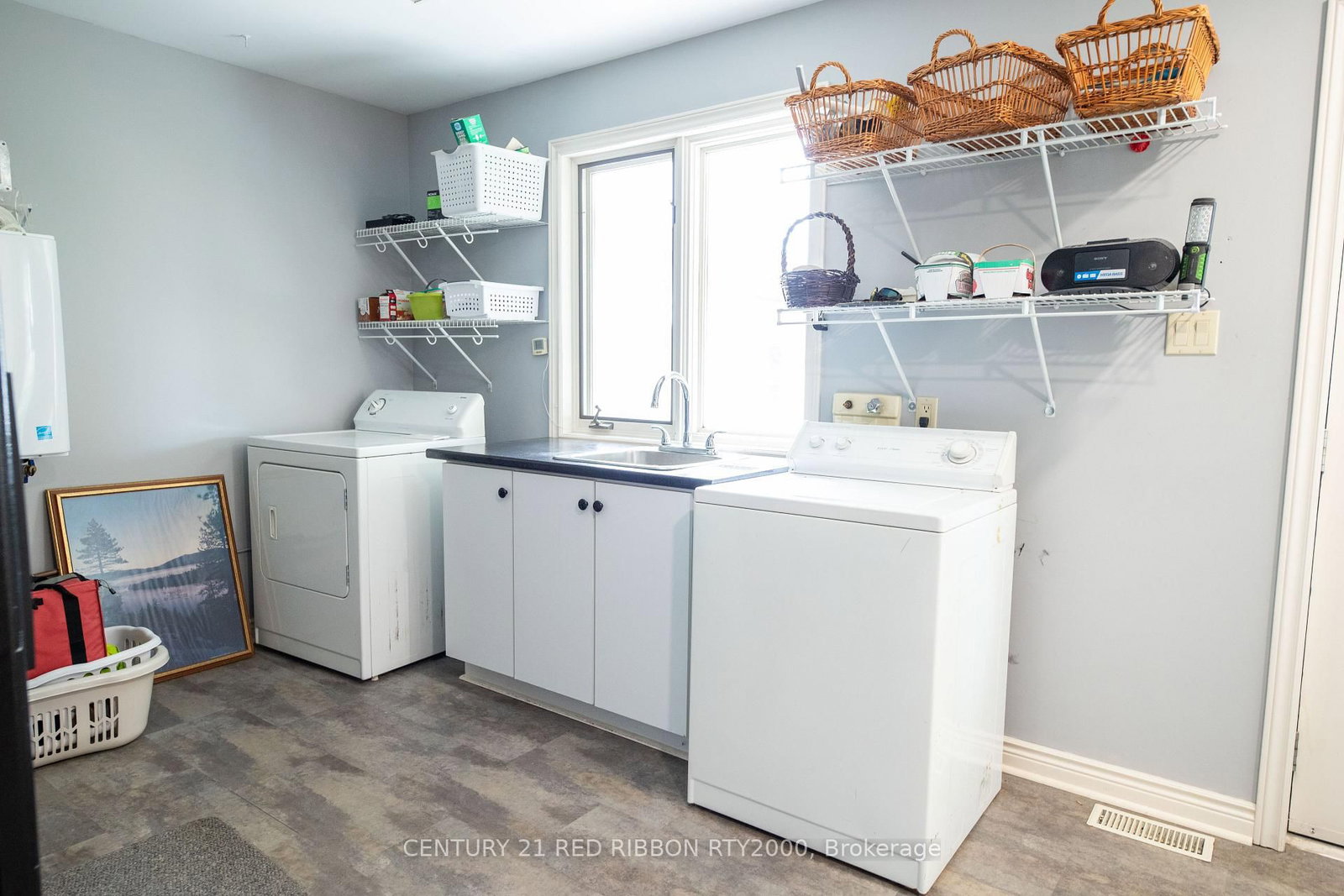 Detached House for sale at 51 Queen Street, Strathroy-Caradoc, Ontario, N7G 2H5 - SE - MLS: X12681200