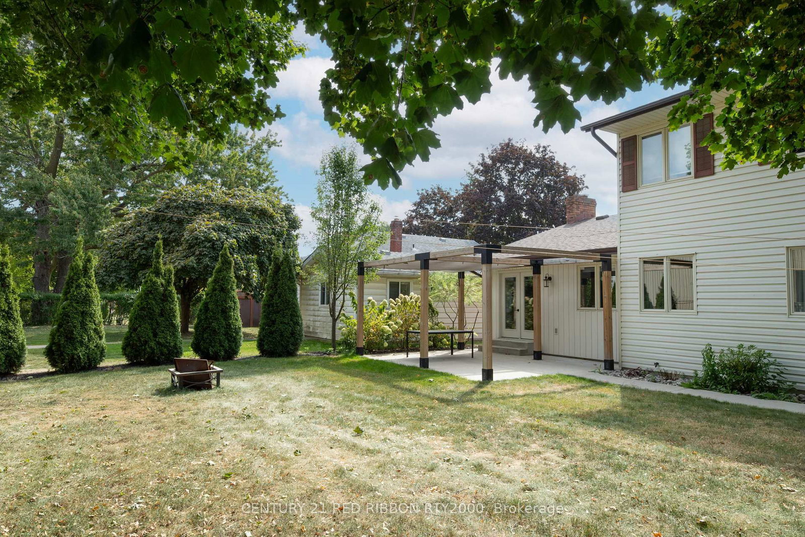 Detached House for sale at 51 Queen Street, Strathroy-Caradoc, Ontario, N7G 2H5 - SE - MLS: X12681200