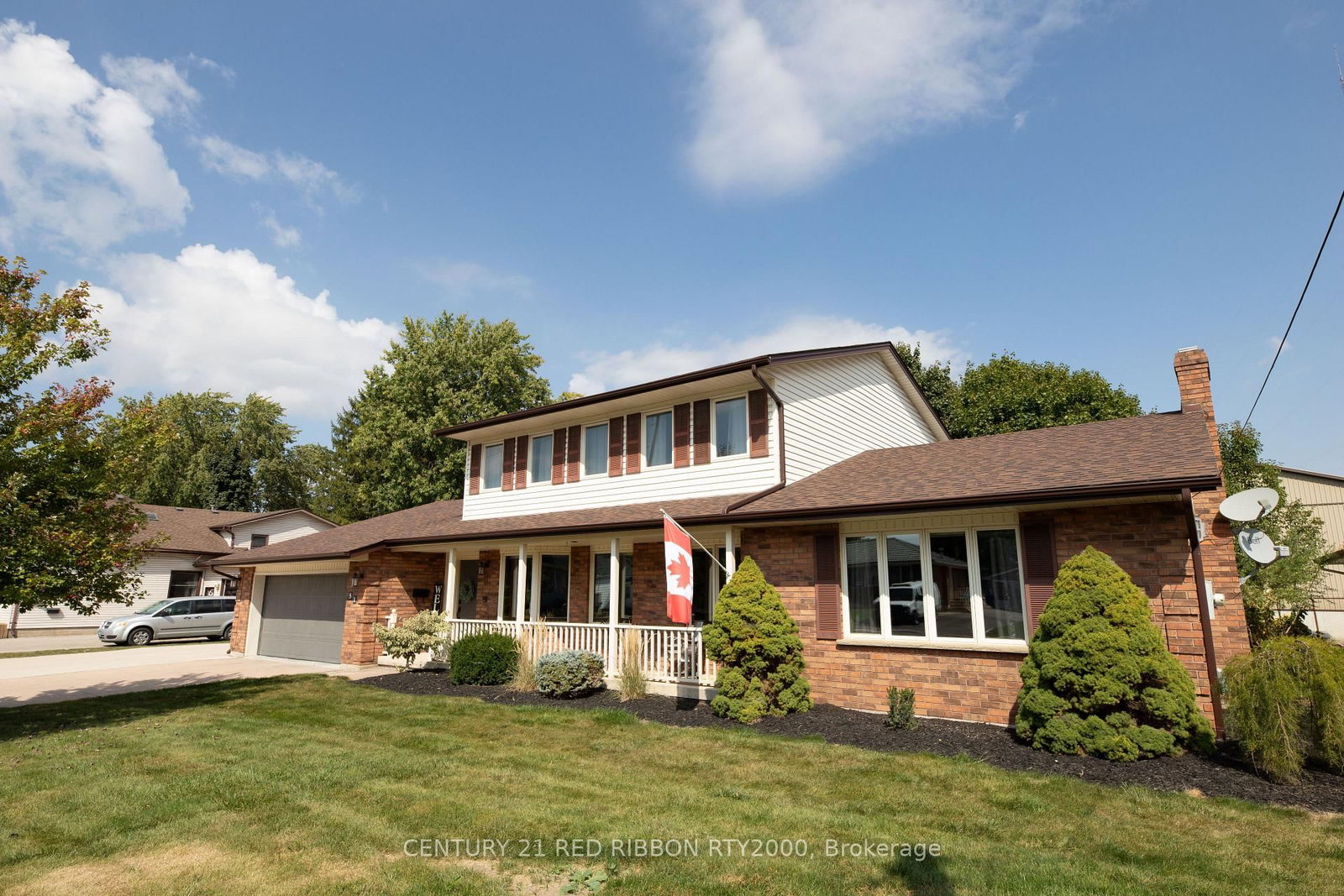 Detached House for sale at 51 Queen Street, Strathroy-Caradoc, Ontario, N7G 2H5 - SE - MLS: X12681200