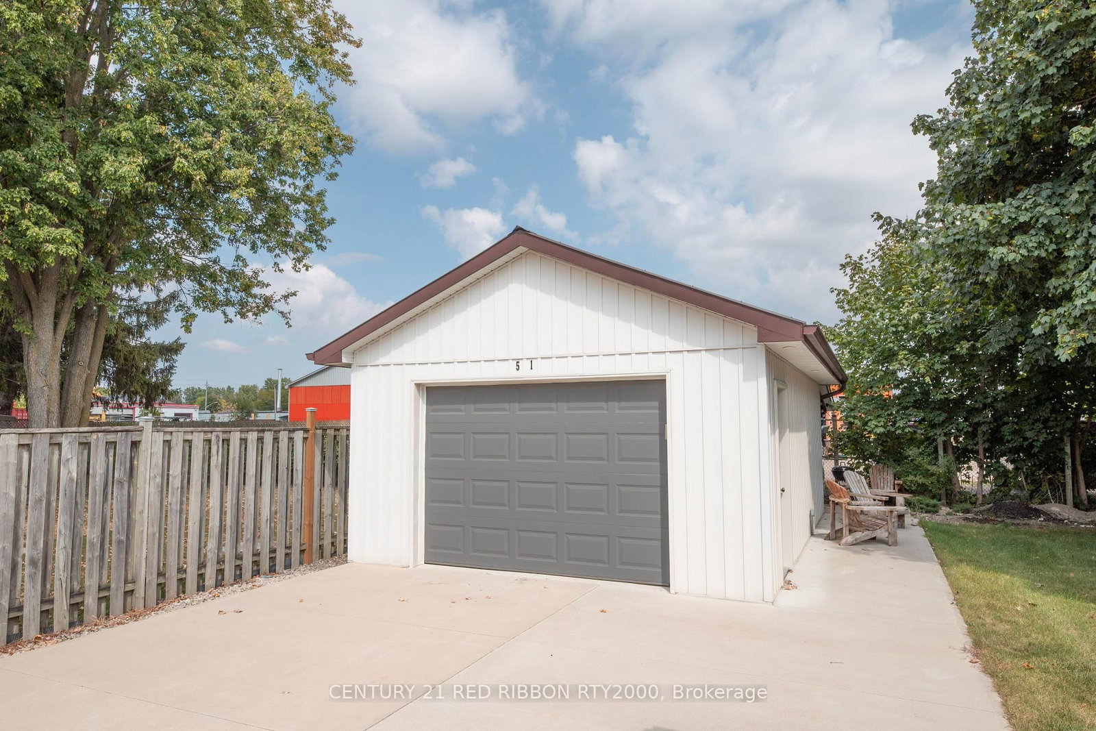 Detached House for sale at 51 Queen Street, Strathroy-Caradoc, Ontario, N7G 2H5 - SE - MLS: X12681200