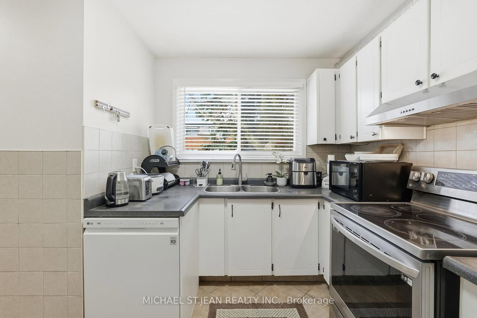 Townhouse for sale at 30-1440 Garth Street, Hamilton, Ontario, L9B 1R6 - Falkirk - MLS: X12681560