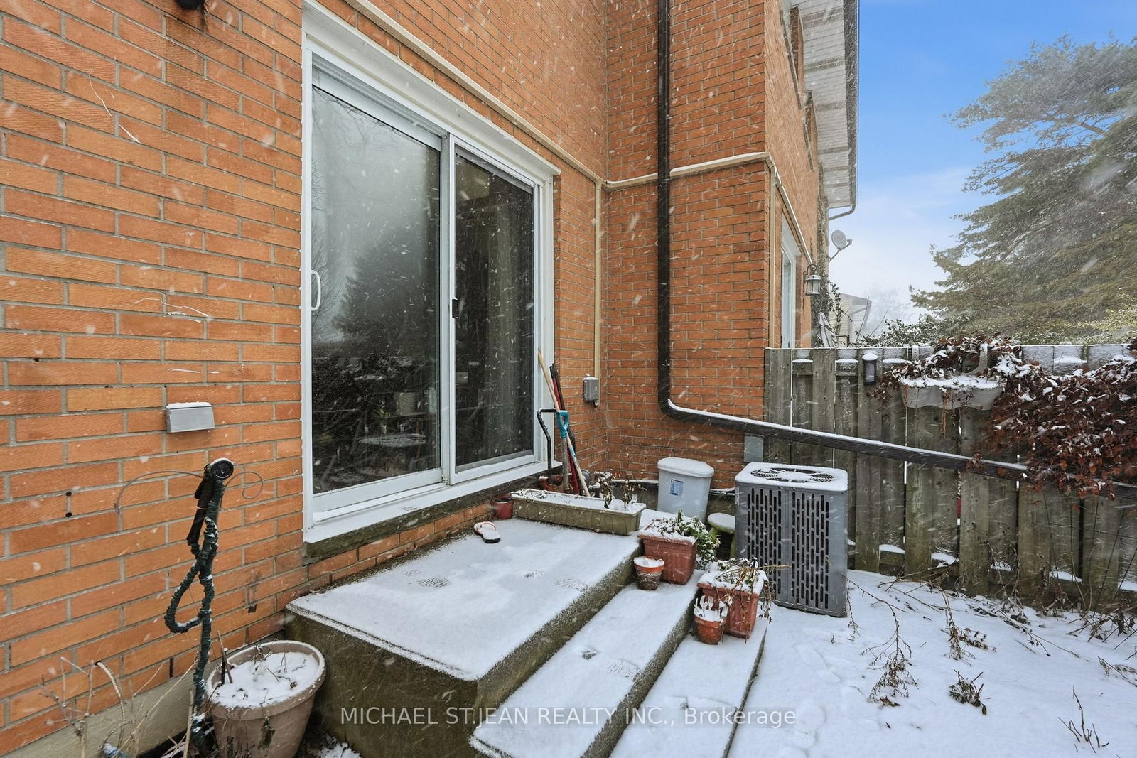 Townhouse for sale at 30-1440 Garth Street, Hamilton, Ontario, L9B 1R6 - Falkirk - MLS: X12681560