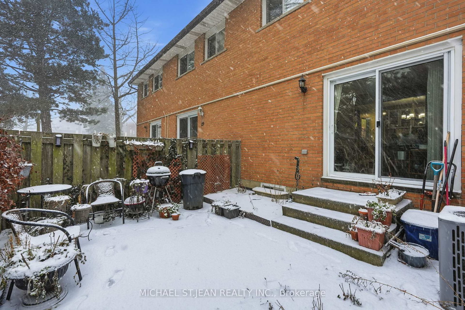 Townhouse for sale at 30-1440 Garth Street, Hamilton, Ontario, L9B 1R6 - Falkirk - MLS: X12681560