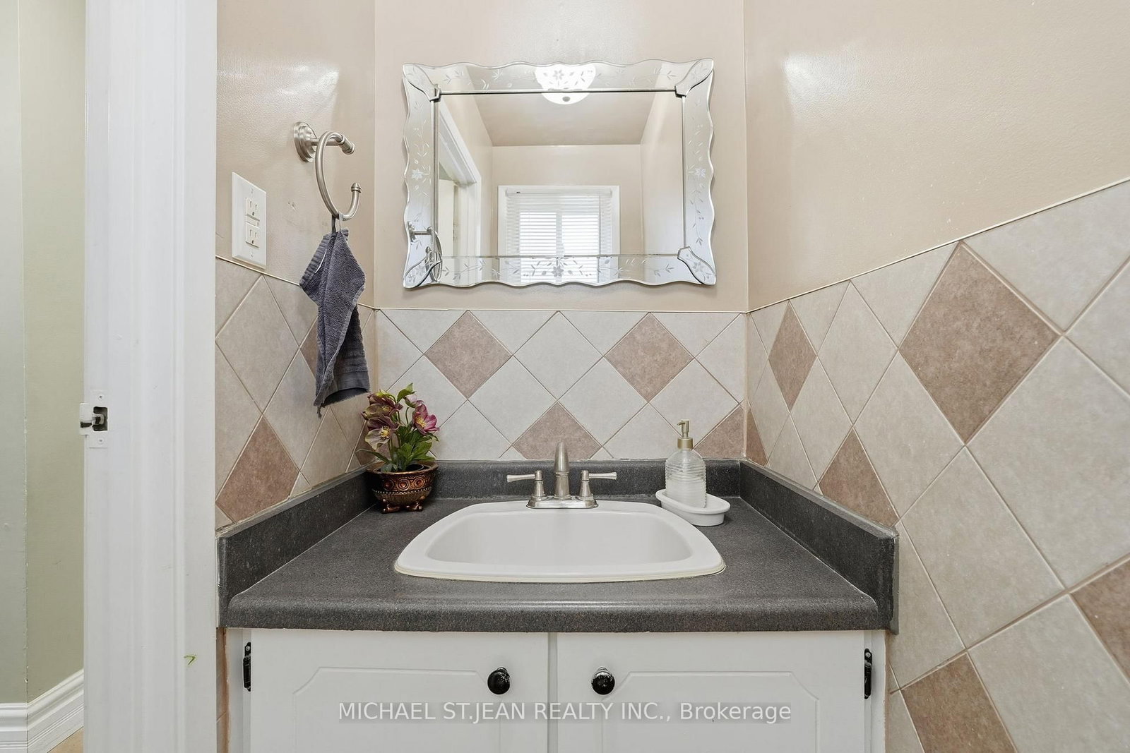 Townhouse for sale at 30-1440 Garth Street, Hamilton, Ontario, L9B 1R6 - Falkirk - MLS: X12681560