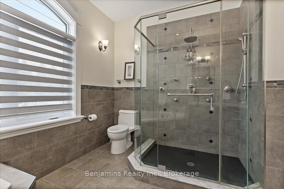 Detached House for sale at 86 Canters Close, Kitchener, Ontario, N2C 2R3 - MLS: X12681864