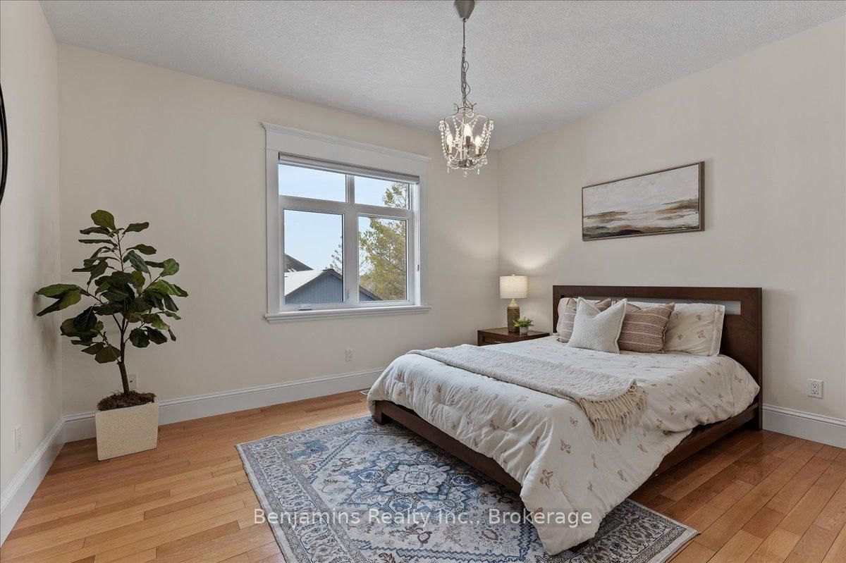 Detached House for sale at 86 Canters Close, Kitchener, Ontario, N2C 2R3 - MLS: X12681864